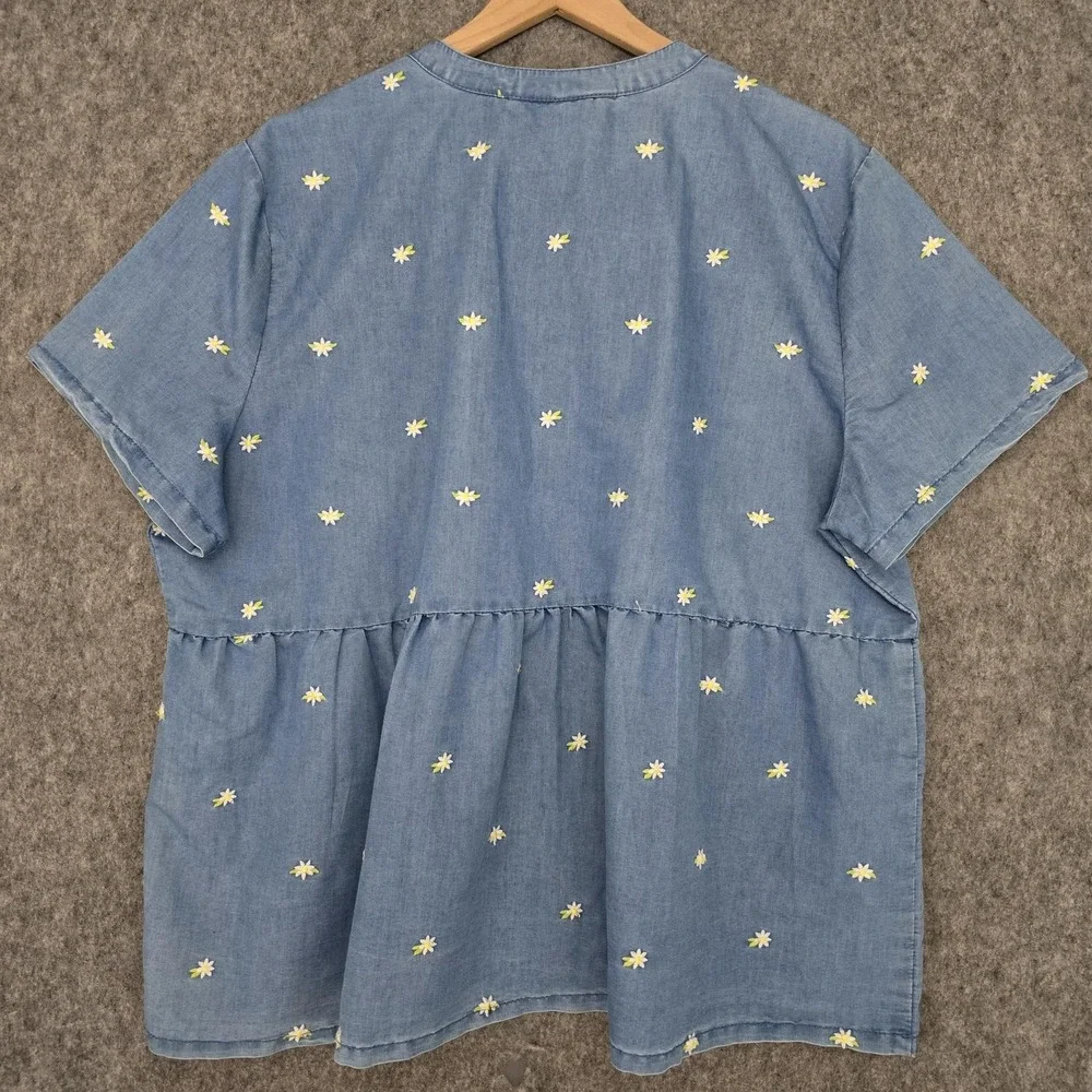 Country Store Blouse Womens 1X Blue Chambray Daisy Embroidered Henley Tunic - Picture 2 of 9